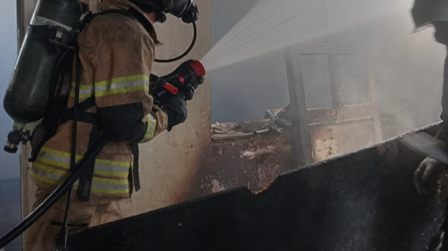 ADANA’DA BİR EVDE ÇIKAN YANGIN SONUCU EVDE HASAR OLUŞTU