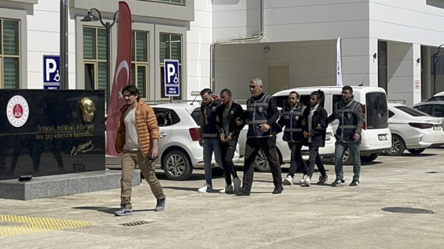 ADANA’NIN KOZAN İLÇESİNDE TARTIŞTIĞI KİŞİYİ BIÇAKLA YARALAYAN ZANLI TUTUKLANDI