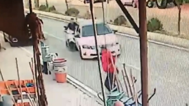 ADANA’DA OTOMOBİLİN ÇARPTIĞI MOTOSİKLET SÜRÜCÜSÜ YARALANDI