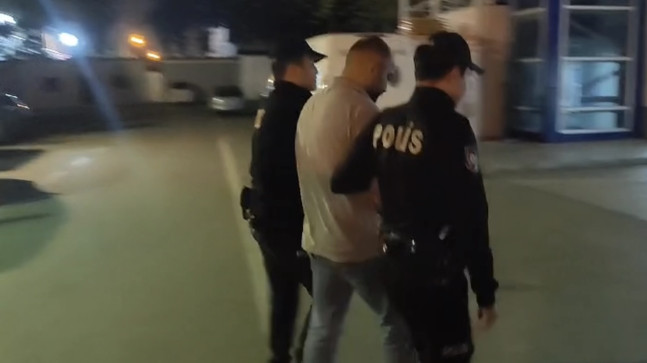 ADANA’DA 12 YIL 11 AY HAPİS CEZASI OLDUĞU İÇİN ARANAN HÜKÜMLÜ YAKALANDI