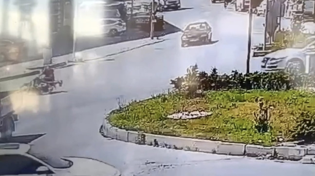 ADANA’DA OTOMOBİLLE ÇARPIŞAN MOTOSİKLETTEKİ 1 KİŞİ ÖLDÜ, BİR KİŞİ YARALANDI