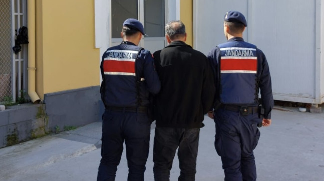 ADANA’DA 27 YIL KESİNLEŞMİŞ HAPİS CEZASI BULUNAN FİRARİ HÜKÜMLÜ YAKALANDI
