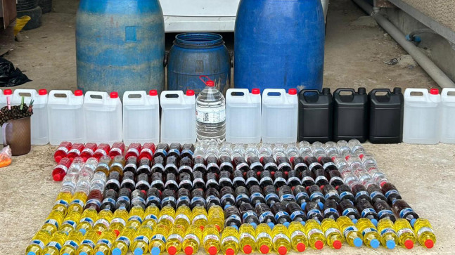 ADANA’DA 200 LİTRE SAHTE İÇKİ VE ÜRETİMİNDE KULLANILAN MALZEMELER ELE GEÇİRİLDİ