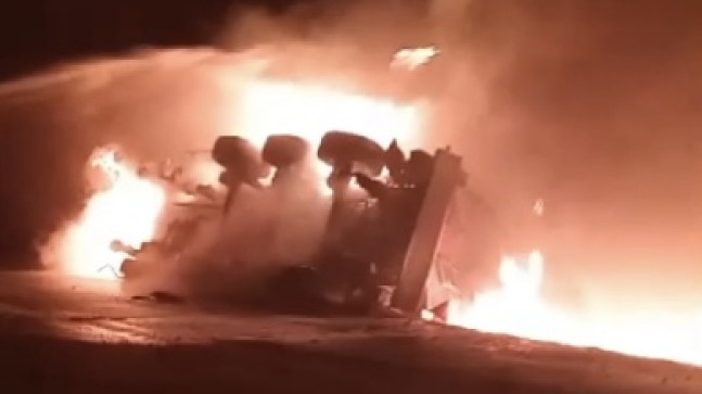 ADANA’DA DEVRİLDİKTEK SONRA ALEV ALAN AKARYAKIT TANKERİN SÜRÜCÜSÜ YARALANDI