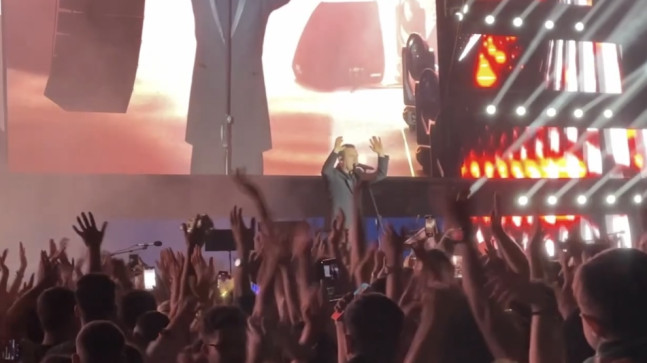 FERHAT GÖÇER, ULUSLARARASI PORTAKAL ÇİÇEĞİ KARNAVALI’NDA KONSER VERDİ