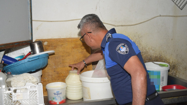 Mersin’de ruhsatsız işletilen peynir imalathanesi mühürlendi