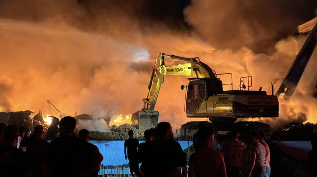 Adana’da motosiklet üretim tesisinde çıkan yangın kontrol altına alındı