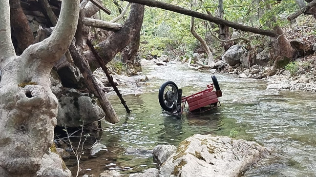 Adana’da dereye yuvarlanan motosikletin sürücüsü hayatını kaybetti, kızı yaralandı