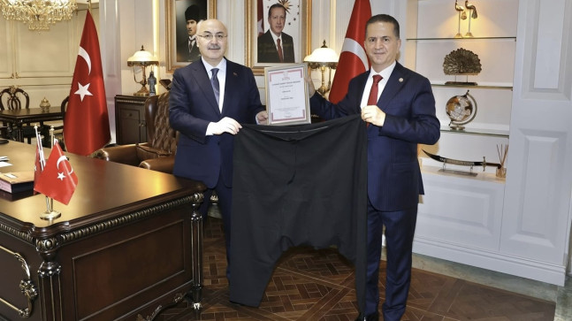 Adana’nın yöresel kıyafetlerinden şalvar, Türk Patent ve Marka Kurumunca coğrafi işaretle tescillendi.