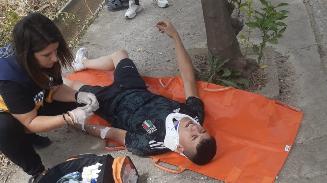 Adana’da devrilen motosikletteki 2 kişi yaralandı