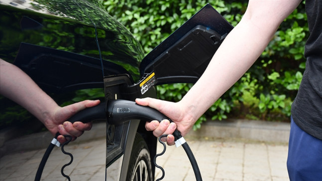 Türkiye’de ilk 4 ayda 20.255 adet elektrikli otomobil satıldı.