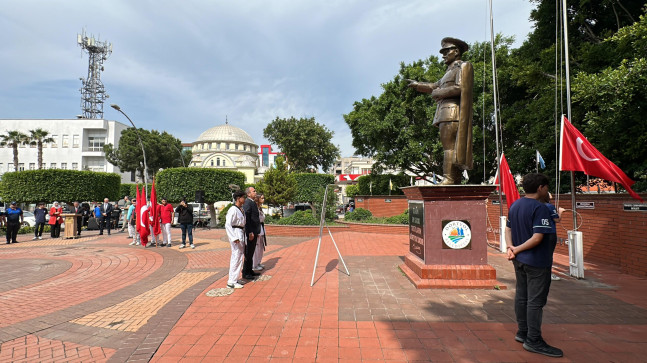 Adana ve Hatay’da 19 Mayıs Atatürk’ü Anma, Gençlik ve Spor Bayramı ile Gençlik Haftası etkinlikleri kapsamında yürüyüş düzenlendi.