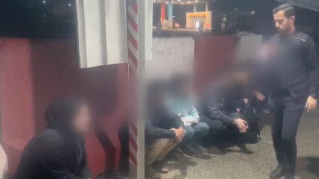 Osmaniye’de yurda yasa dışı yollarla girdiği belirlenen 13 kişi yakalandı, 3 göçmen kaçakçısı tutuklandı.