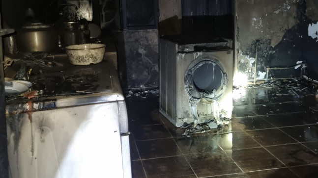 Adana’da bir ev çıkan yangında hasar gördü