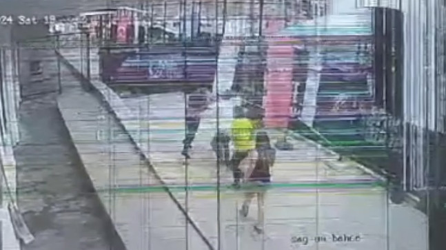 Adana’da amatör ligde, maç esnasında stada girmek isteyen ve kendilerini engelleyen görevliyi darbeden 3 kişi gözaltına alındı.