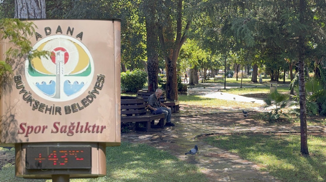 Adana, Mersin ve Osmaniye’de etkisini sürdüren sıcak hava vatandaşları bunaltıyor.