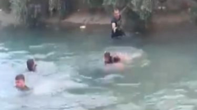 ADANA’DA SULAMA KANALINA DÜŞEN OTOMOBİLDEKİ 6 KİŞİYİ VATANDAŞLAR KURTARDI