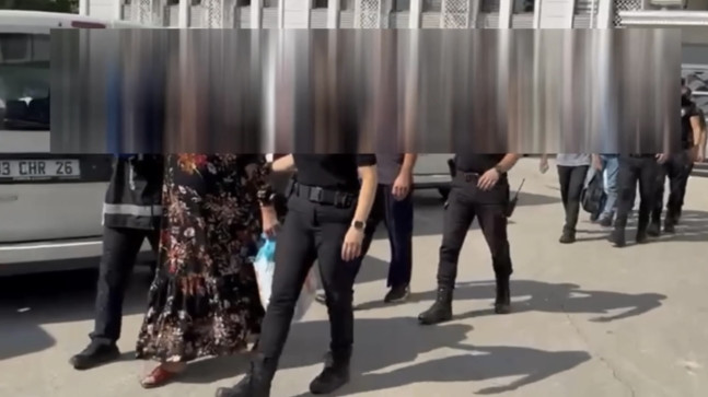 Mersin’de, Fetullahçı Terör Örgütü’nün (FETÖ) güncel finans yapılanmasına yönelik operasyonda gözaltına alınan 11 şüpheliden 5’i tutuklandı.