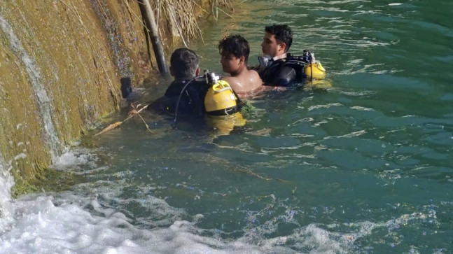 Osmaniye’de girdiği derede boğulma tehlikesi geçiren genci, itfaiye ekipleri kurtardı.