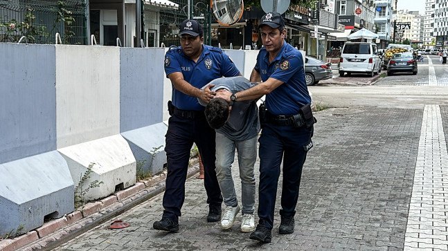 Adana’da 53 yıl 7 ay kesinleşmiş hapis cezasıyla aranan firari hükümlü yakalandı