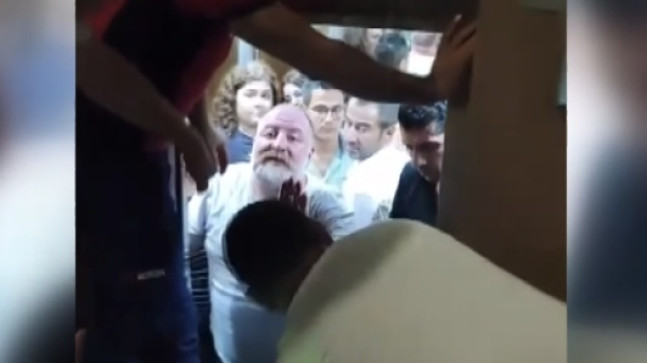 Mersin’de bir sitenin asansöründe mahsur kalan 10 kişi kurtarıldı