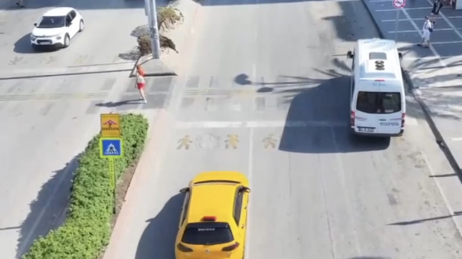 Adana’da yayalara ilk geçiş hakkını vermeyen sürücülere ceza uygulandı