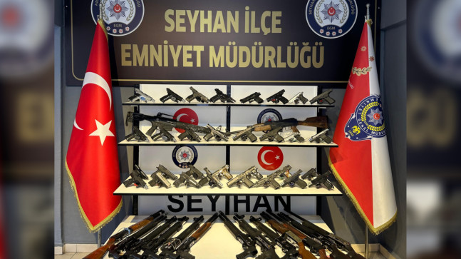 Adana’nın merkez Seyhan ilçesinde, polis ekiplerince 1 haftada düzenlenen operasyon ve denetimlerde 61 silah ele geçirildi.