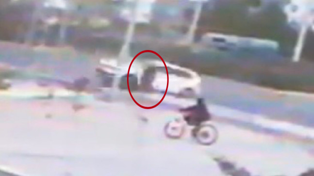 MERSİN’DE HAFİF TİCARİ ARACIN ÇARPTIĞI KALDIRIMDAKİ YAYA HAYATINI KAYBETTİ