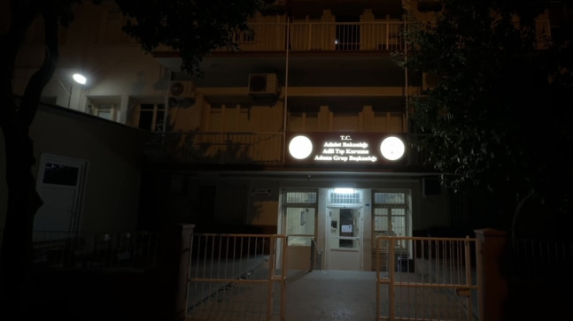 Adana’da tartışma sonucu bıçaklanan kişi olay yerinde hayatını kaybetti.