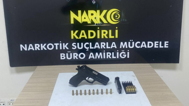 Osmaniye’de hakkında 26 yıl 5 ay 15 gün kesinleşmiş hapis cezası bulunan firari hükümlü yakalandı.