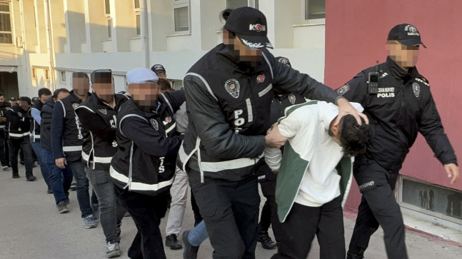 ADANA’DA “BAYGARA” ORGANİZE SUÇ ÖRGÜTÜ ÜYESİ 282 ZANLI ADLİYEYE SEVK EDİLDİ