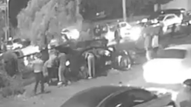 Adana’da 2 kişinin yaralandığı trafik kazası güvenlik kamerasında