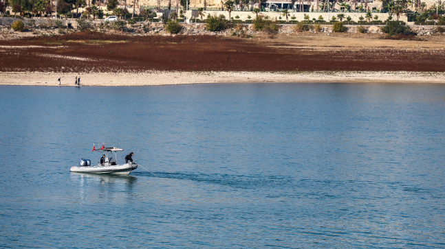 Adana’da baraj gölüne düşen çocuğu arama çalışmaları sürüyor