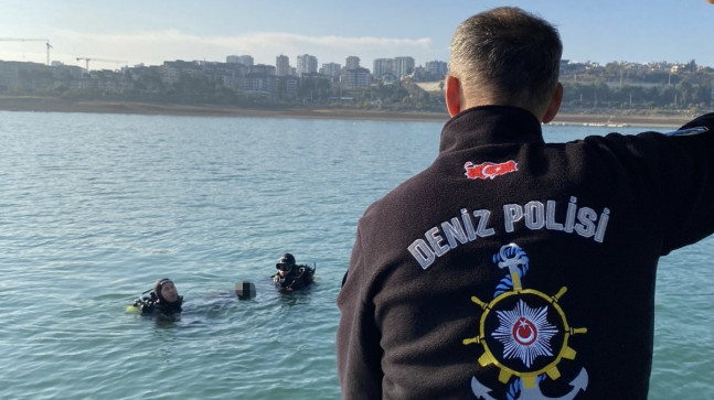 Adana’da deniz bisikletiyle açıldığı Seyhan Baraj Gölü’ne düşen kız çocuğunun cansız bedenine ulaşıldı.