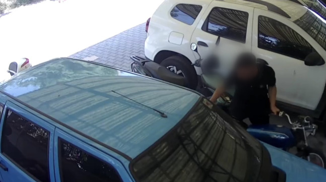 Adana’nın merkez Çukurova ilçesinde park halindeki bir motosikleti çalan 2 zanlı tutuklandı.