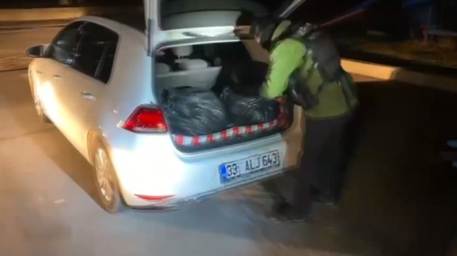 HATAY’DA DURDURULAN 2 ARAÇTA 1 MİLYON 120 BİN UYUŞTURUCU HAP ELE GEÇİRİLDİ