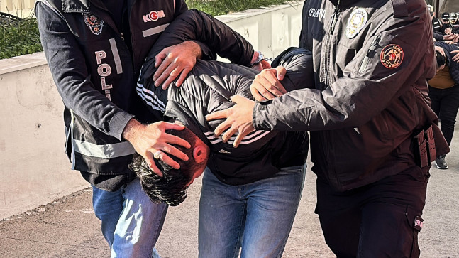 ADANA’DA EMNİYETİN DEPOSUNDAN ÇALINAN MÜHİMMATLA İLGİLİ 7 ŞÜPHELİ TUTUKLANDI