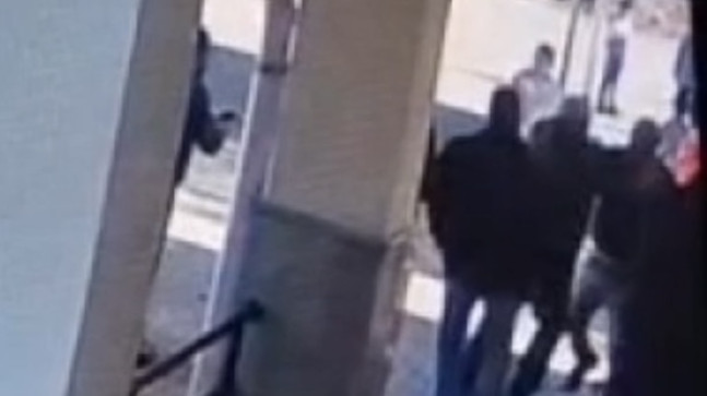 Adana’da okul müdürünün darbedilmesi güvenlik kamerasında