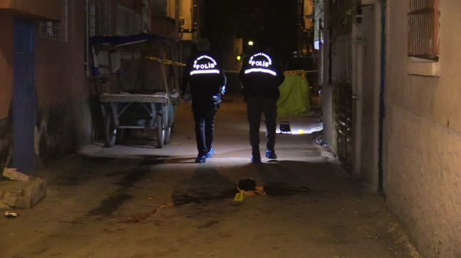 Adana’da “dur” ihtarına uymayan cezaevi firarisi  silahla vurularak yakalandı