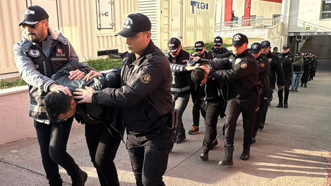 Adana’da ruhsatsız silah ve mühimmat ticareti operasyonunda 15 şüpheli tutuklandı