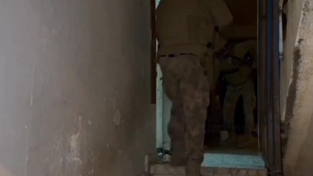 Hatay’da terör örgütleri DEAŞ ve El Kaide’ye yönelik operasyonda yakalanan 4 zanlı tutuklanda