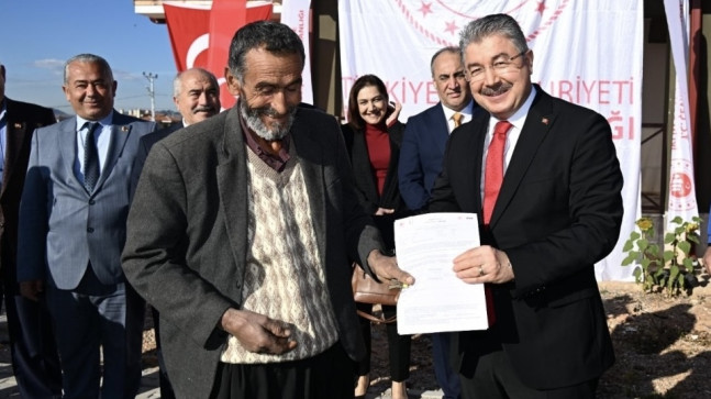 Osmaniye’de yapılan 20 köy evinin anahtarı depremzedelere teslim edildi