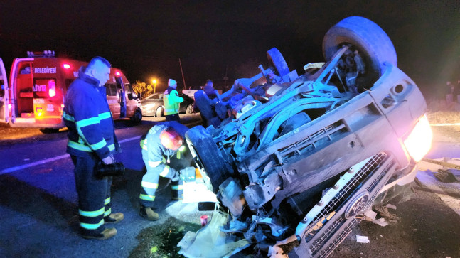 Adana’da takla atan kamyonetteki 1 kişi öldü, 2 kişi yaralandı
