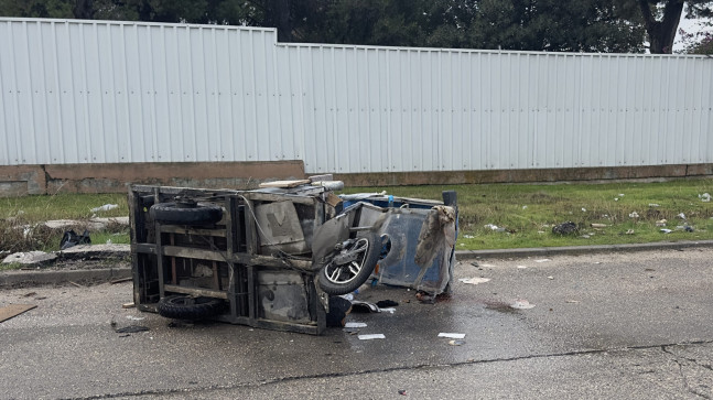 Adana’da otomobille çarpışan elektrikli bisikletteki 3 kişi yaralandı