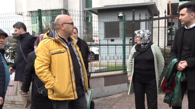 Mersin’de otobüste yaşlı çiftin darbedilmesiyle ilgili çocuk sanığın yargılanmasına devam edildi