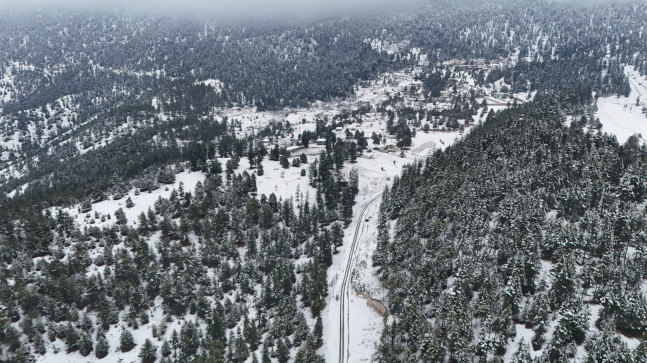 ADANA’NIN POZANTI İLÇESİ KAR YAĞIŞI NEDENİYLE BEYAZA BÜRÜNDÜ