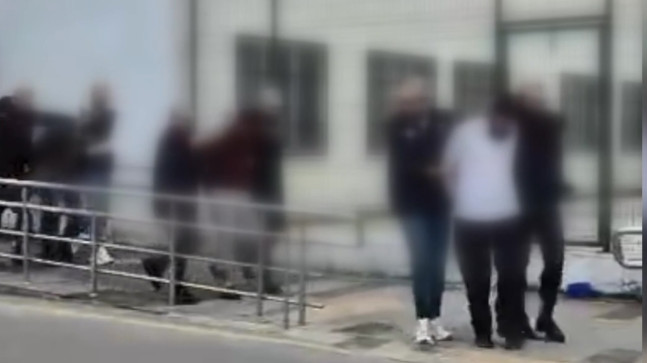 Adana’da terör örgütü DEAŞ operasyonunda yakalanan 3 zanlıdan 2’si tutuklandı