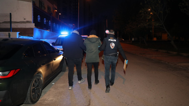 MERSİN’DE İNTERNETTE MÜSTEHCEN GÖRÜNTÜLER YAYAN 7 ZANLI TUTUKLANDI