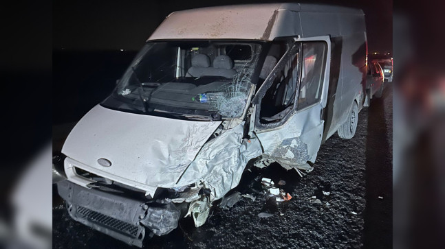 Mersin’de 3 aracın karıştığı zincirleme trafik kazasında 4 kişi yaralandı