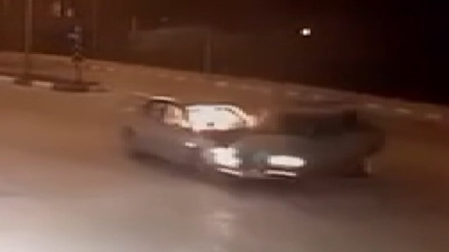 Osmaniye’de iki otomobilin çarpıştığı kaza güvenlik kamerasında